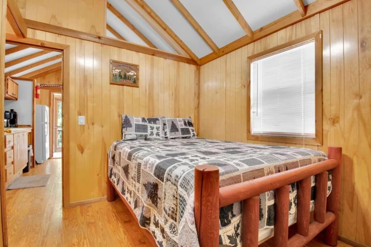 Charming Log Cabin In Bloomington Ngoại thất bức ảnh