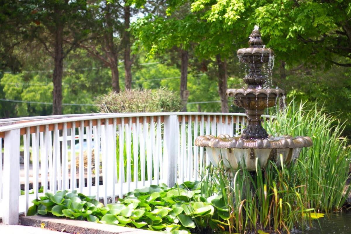 Charming Log Cabin In Bloomington Ngoại thất bức ảnh